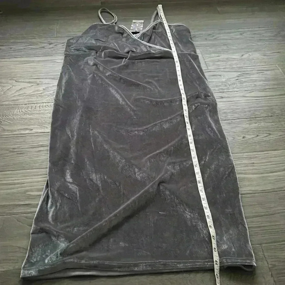 ✨🆕Boohoo🆕✨ | Karina velvet cami dress in silver - Picture 8 of 11